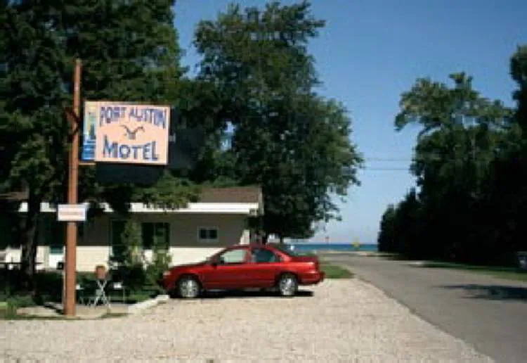 Bel-Air Apartment Motel (Port Austin Motel) - Real Estate Listing (newer photo)